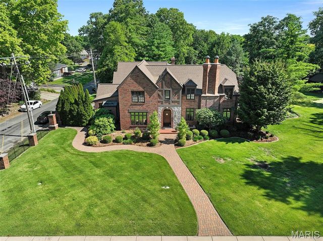 1239 Saint Louis Street, Edwardsville, IL 62025