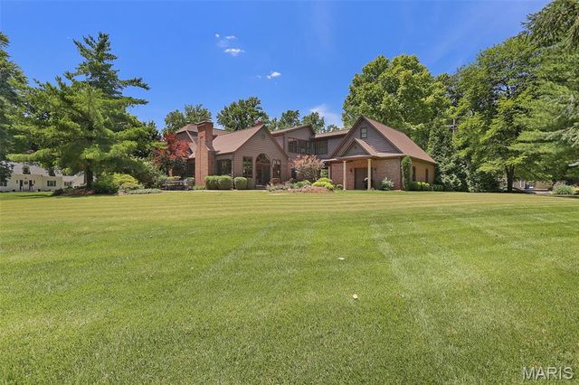 1239 Saint Louis Street, Edwardsville, IL 62025