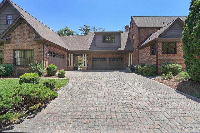 1239 Saint Louis Street, Edwardsville, IL 62025