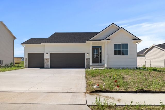 1012 Shady Lane Drive, Norwalk, IA 50211