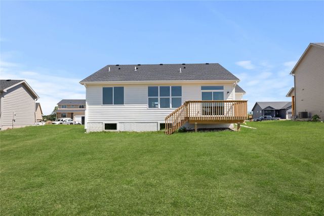 1012 Shady Lane Drive, Norwalk, IA 50211