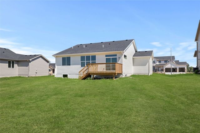 1012 Shady Lane Drive, Norwalk, IA 50211