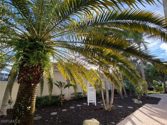 2740 Island Pond LN, Naples, FL 34119