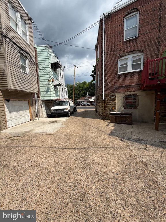 915 WAGNER AVE, PHILADELPHIA, PA 19141 — exterior