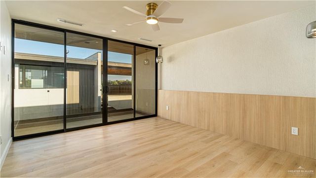 1410 S 7th Avenue, Edinburg, TX 78539