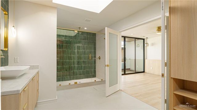 1410 S 7th Avenue, Edinburg, TX 78539