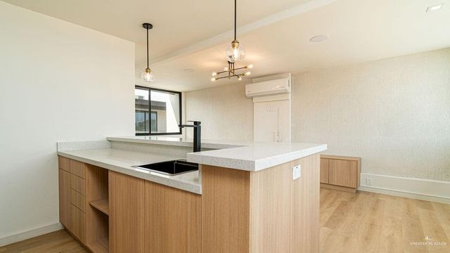 1410 S 7th Avenue, Edinburg, TX 78539