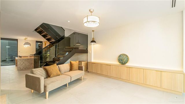 1410 S 7th Avenue, Edinburg, TX 78539