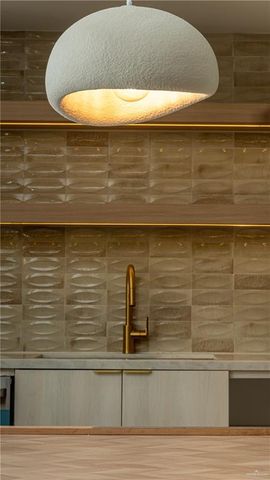 1410 S 7th Avenue, Edinburg, TX 78539