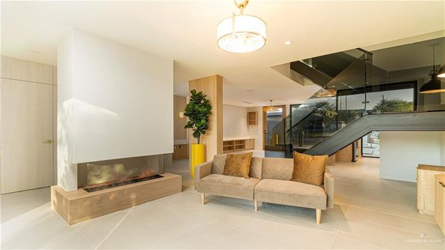 1410 S 7th Avenue, Edinburg, TX 78539