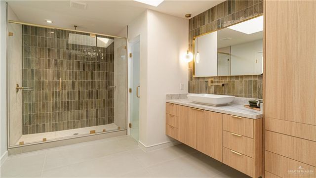 1410 S 7th Avenue, Edinburg, TX 78539