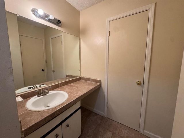 5140 High Point Road 21, Union City, GA 30291