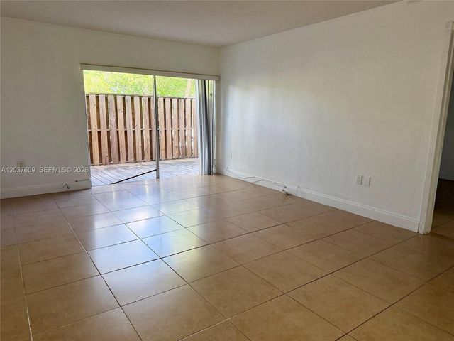 9621 SW 77th Ave 101B, Miami, FL 33156