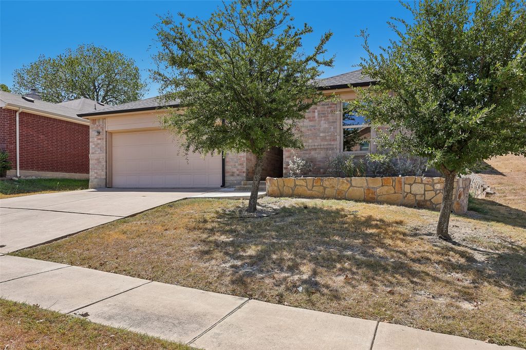 908 Blackberry Trail, Fort Worth, TX 76120 — exterior