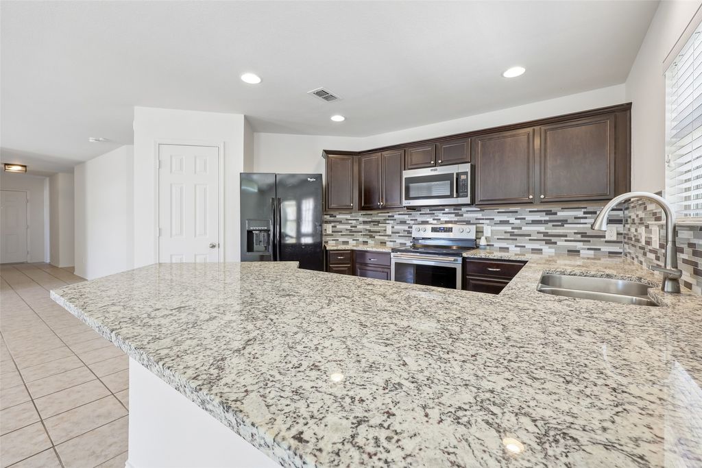 908 Blackberry Trail, Fort Worth, TX 76120 — photo 3