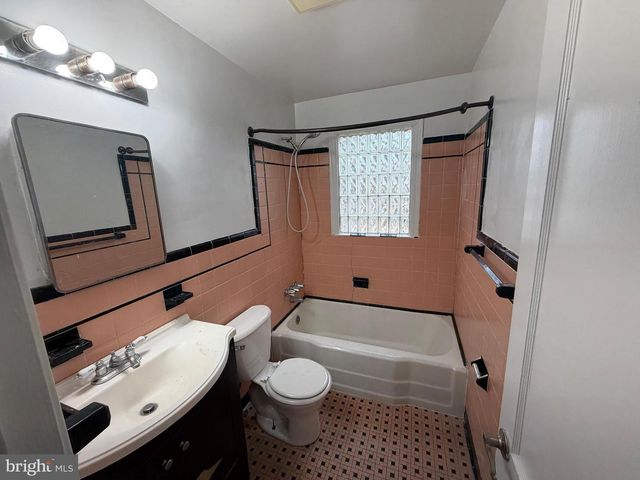 9704 BLAKE LN, Fairfax, VA 22031