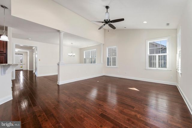 4 BEDFORD DR, Medford, NJ 08055