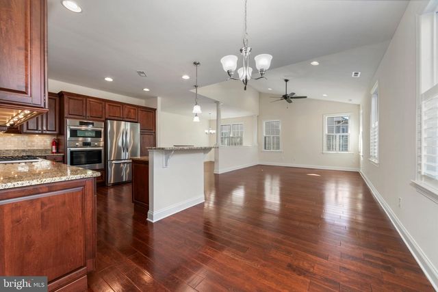 4 BEDFORD DR, Medford, NJ 08055