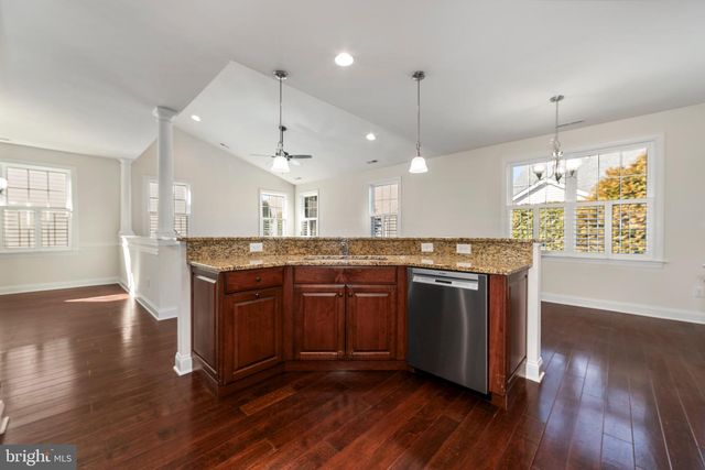 4 BEDFORD DR, Medford, NJ 08055