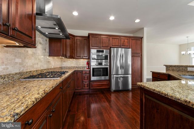 4 BEDFORD DR, Medford, NJ 08055