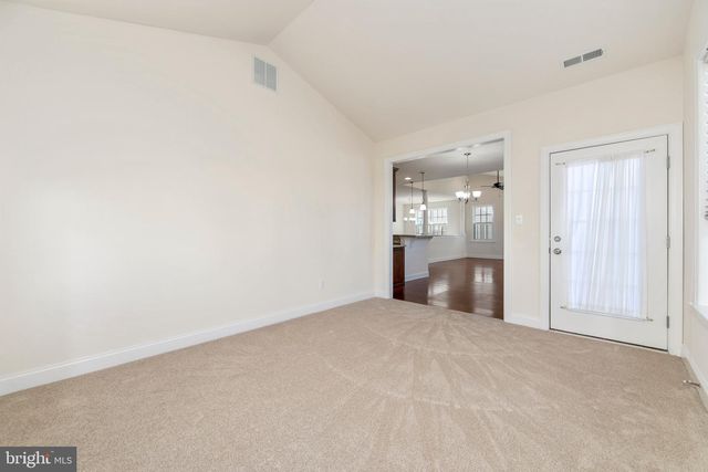 4 BEDFORD DR, Medford, NJ 08055