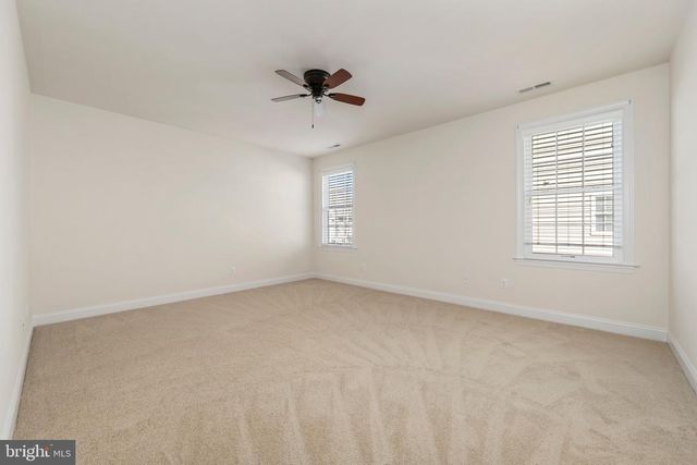 4 BEDFORD DR, Medford, NJ 08055