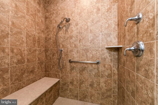 4 BEDFORD DR, Medford, NJ 08055