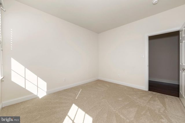 4 BEDFORD DR, Medford, NJ 08055