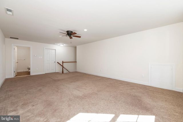 4 BEDFORD DR, Medford, NJ 08055