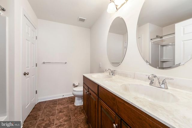 4 BEDFORD DR, Medford, NJ 08055