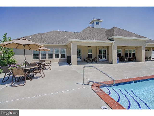 4 BEDFORD DR, Medford, NJ 08055