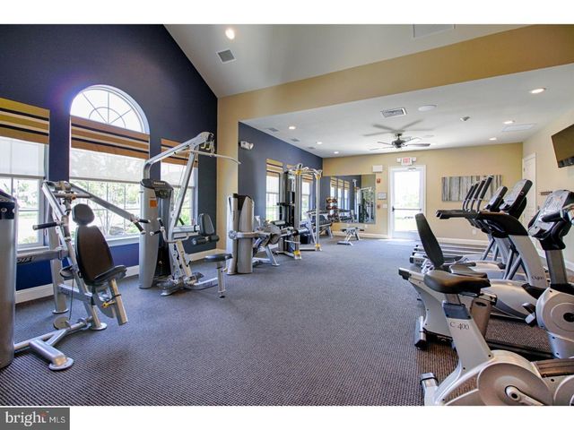 4 BEDFORD DR, Medford, NJ 08055