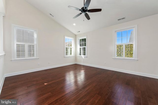 4 BEDFORD DR, Medford, NJ 08055