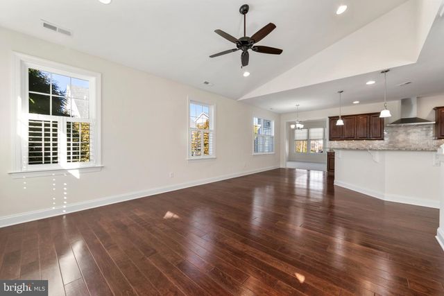 4 BEDFORD DR, Medford, NJ 08055