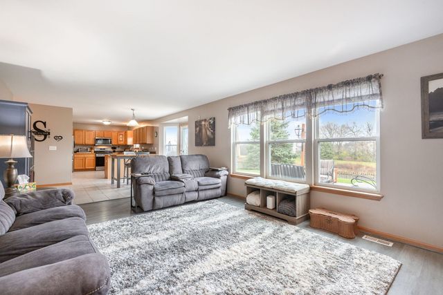 105 N Inverness Court, Round Lake, IL 60073