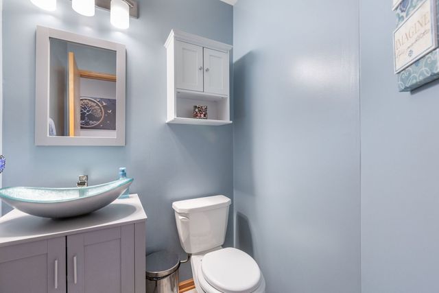 105 N Inverness Court, Round Lake, IL 60073