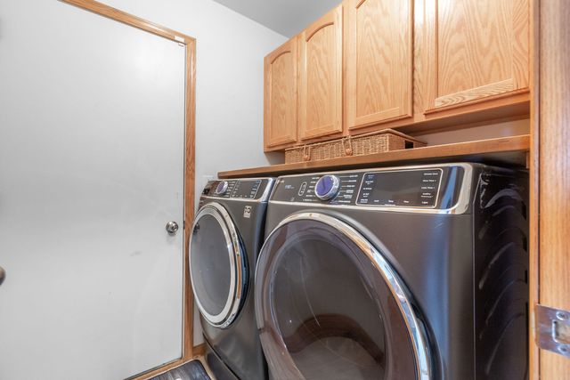 105 N Inverness Court, Round Lake, IL 60073