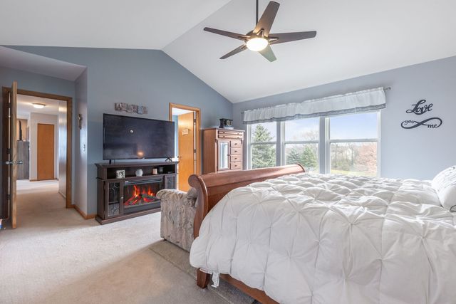 105 N Inverness Court, Round Lake, IL 60073