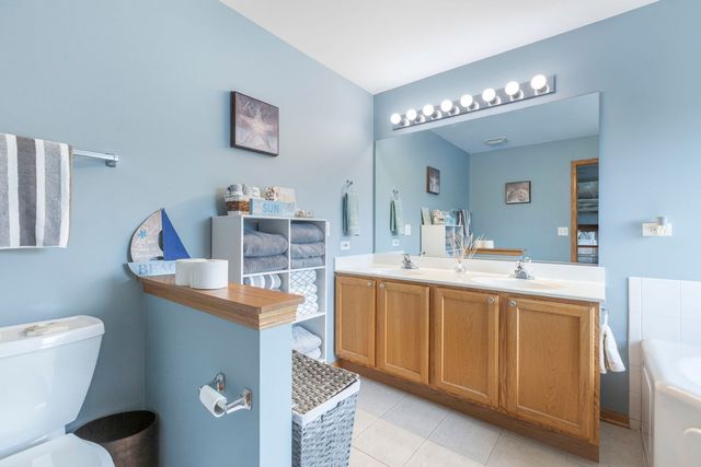 105 N Inverness Court, Round Lake, IL 60073