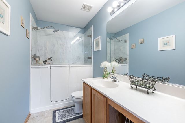 105 N Inverness Court, Round Lake, IL 60073