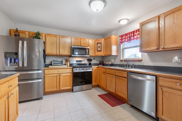 105 N Inverness Court, Round Lake, IL 60073