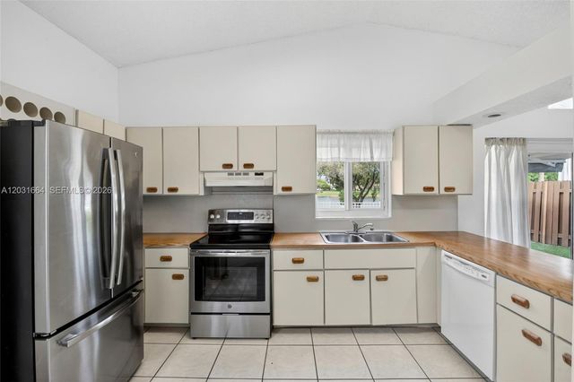 11038 SW 148th Place, Miami, FL 33196