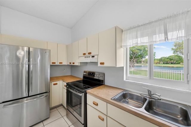 11038 SW 148th Place, Miami, FL 33196