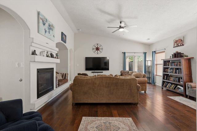 6227 Nueva Espana Road NW, Albuquerque, NM 87114