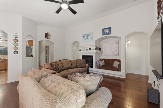 6227 Nueva Espana Road NW, Albuquerque, NM 87114