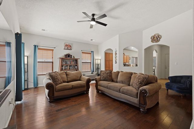 6227 Nueva Espana Road NW, Albuquerque, NM 87114