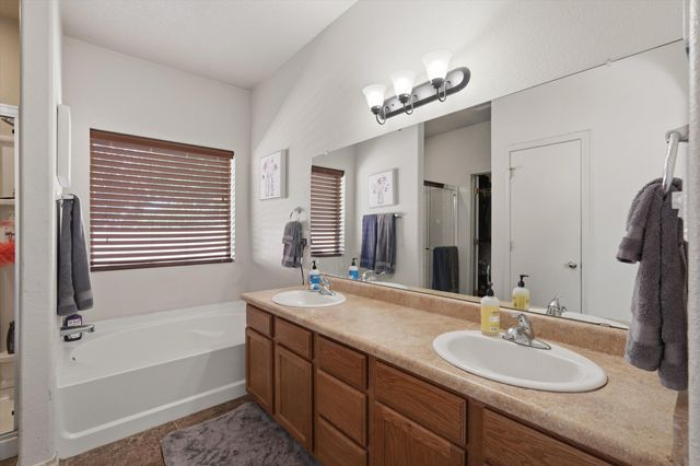 6227 Nueva Espana Road NW, Albuquerque, NM 87114