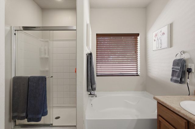 6227 Nueva Espana Road NW, Albuquerque, NM 87114