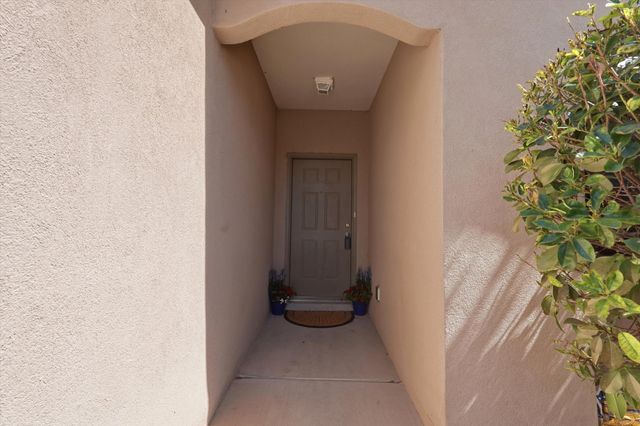 6227 Nueva Espana Road NW, Albuquerque, NM 87114