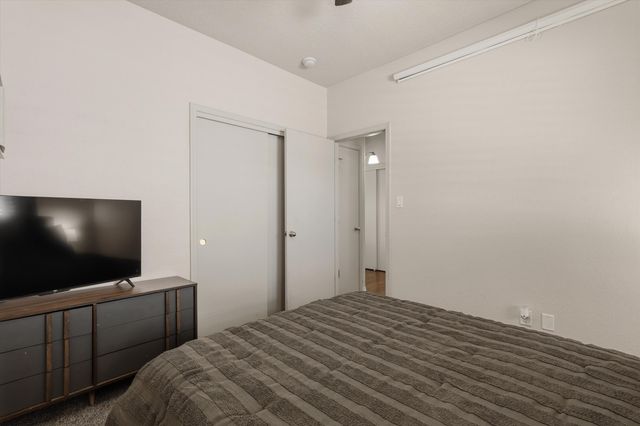 6227 Nueva Espana Road NW, Albuquerque, NM 87114